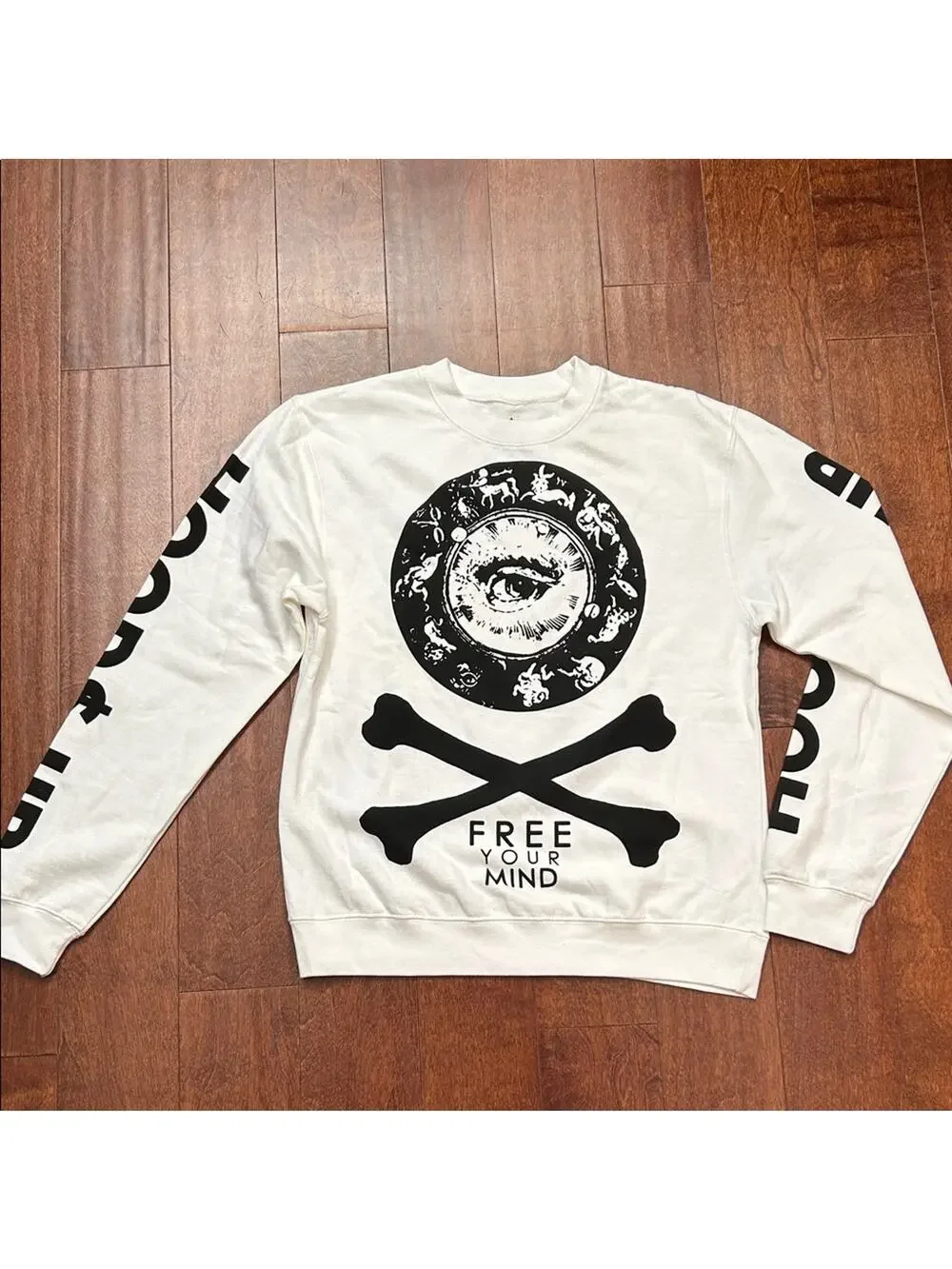 Hoods Up Free Your Mind Graphic Men's Crewneck Sweatshirt, Size Small, NWOT